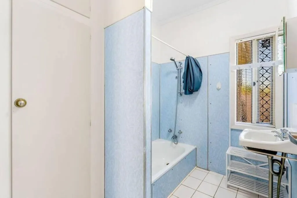 Beachbox - Stones Throw From The Beach Torquay 0*,